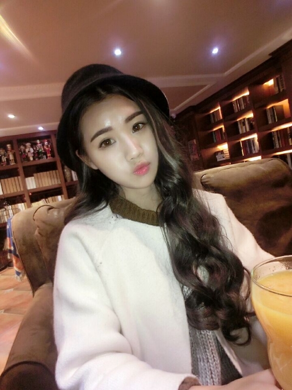 气质小妹的第三张照片--扬州相亲服务中心