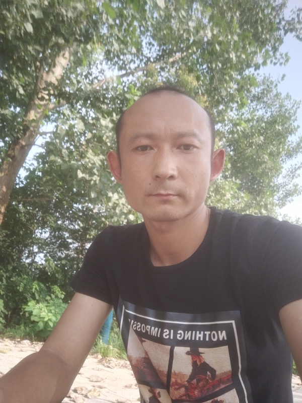 80大叔的第一张照片--扬州相亲服务中心