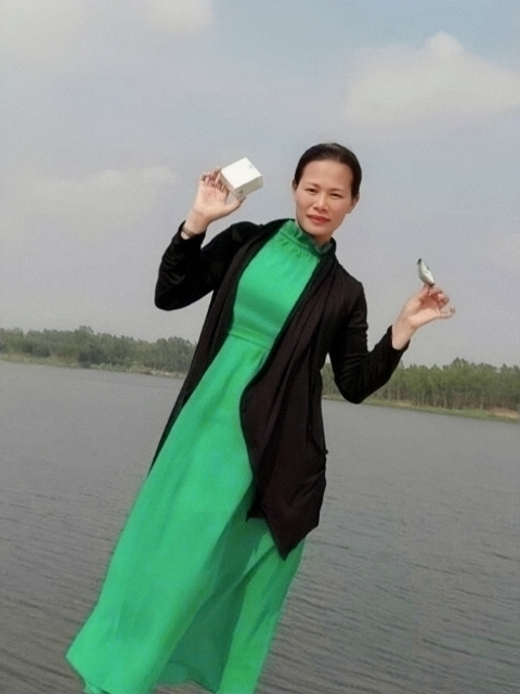 李梅的第三张照片--扬州相亲服务中心