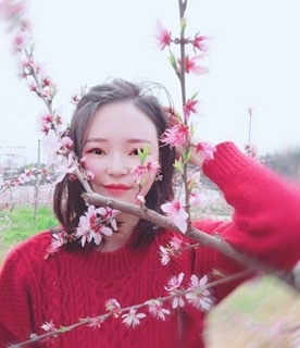 小桌子的第一张照片--扬州相亲服务中心