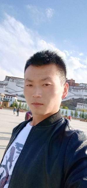 阳光下的小草的第一张照片--扬州相亲服务中心