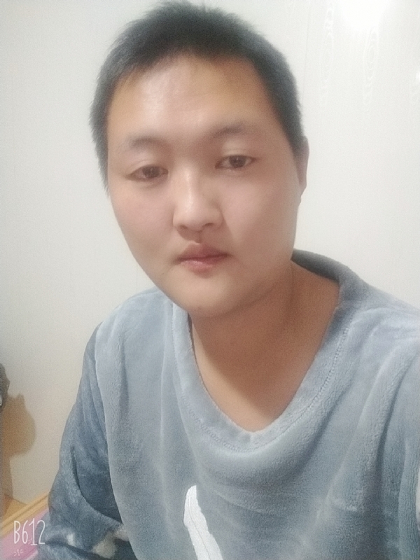 烟圈里透着伤的第一张照片--扬州相亲服务中心