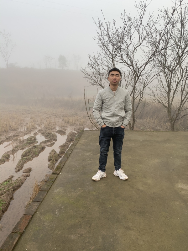 迷路的小猪的第一张照片--扬州相亲服务中心