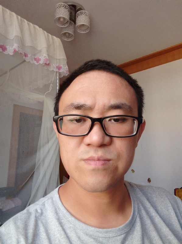 小涨常鸿的第一张照片--扬州相亲服务中心