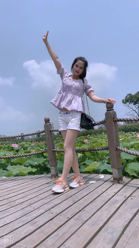 秋水伊人的第一张照片--扬州相亲服务中心