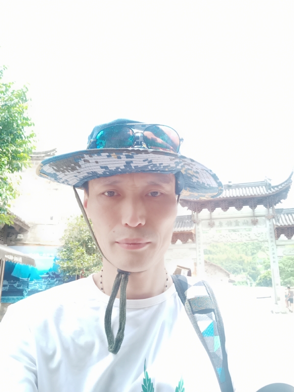 童群海的第一张照片--扬州相亲服务中心