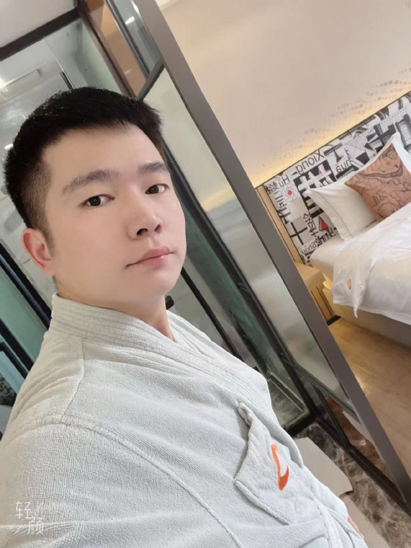 绿帽的第一张照片--扬州相亲服务中心