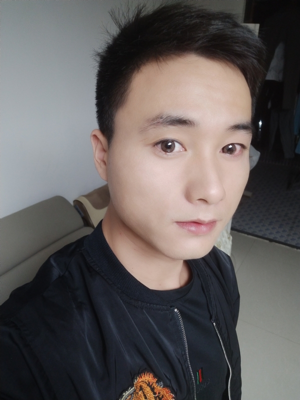 何凡的第三张照片--扬州相亲服务中心