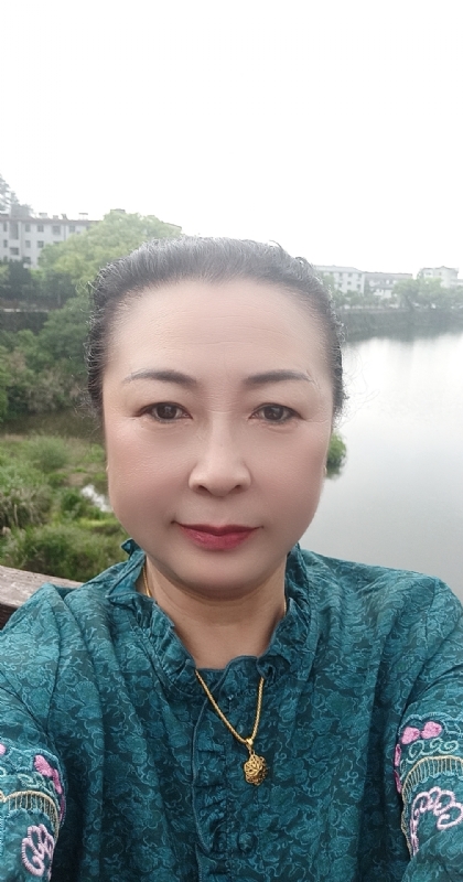 雨中情的第一张照片--扬州相亲服务中心