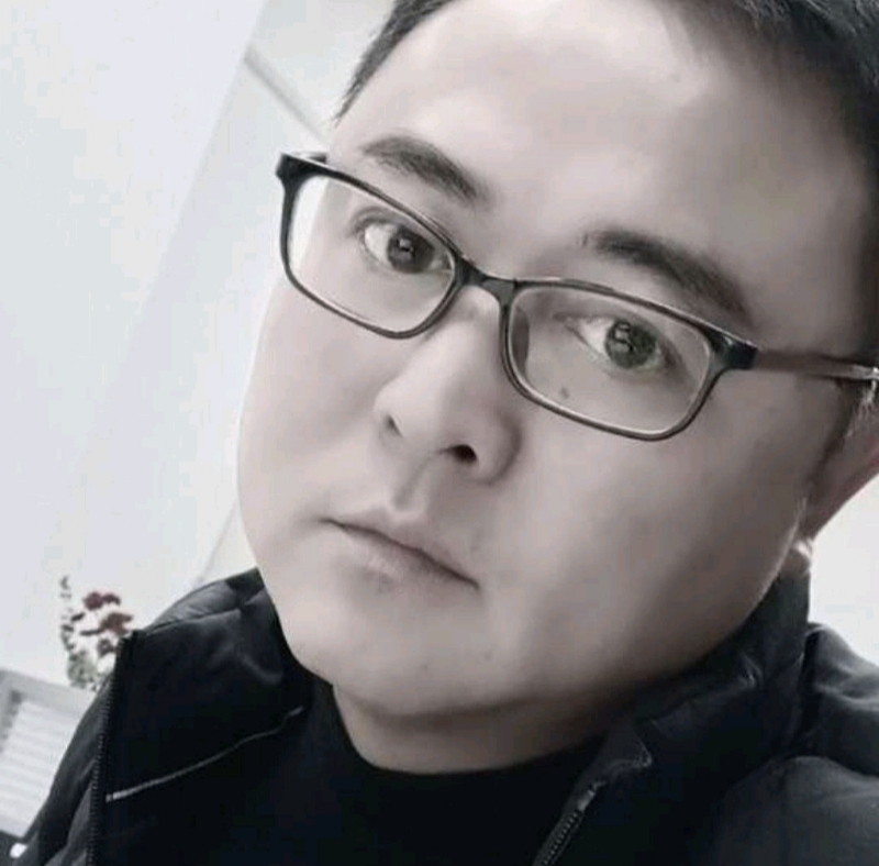 小石头的第二张照片--扬州相亲服务中心
