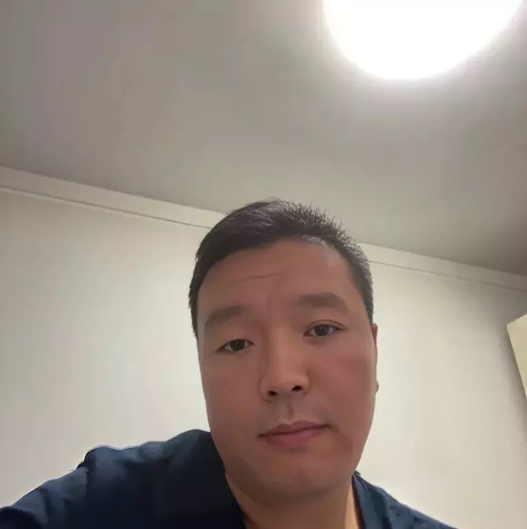 穿唐装的松鼠的第一张照片--扬州相亲服务中心