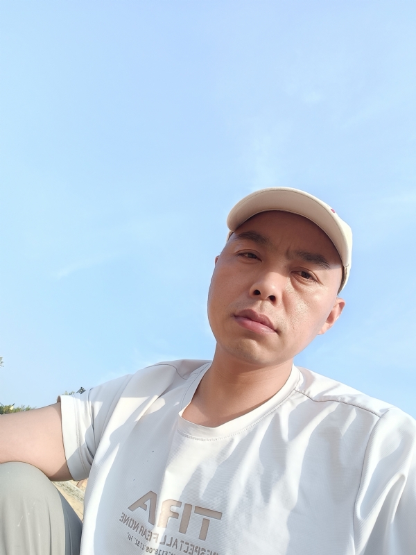 哥哥的第一张照片--扬州相亲服务中心