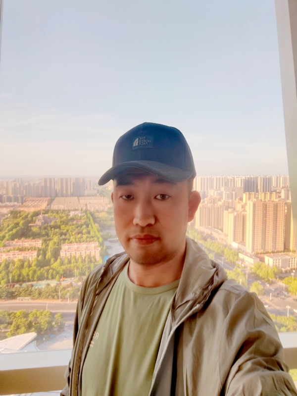 勇攀高峰的第一张照片--扬州相亲服务中心