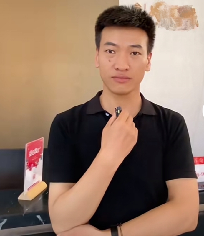 一杯梁白开的第一张照片--扬州相亲服务中心