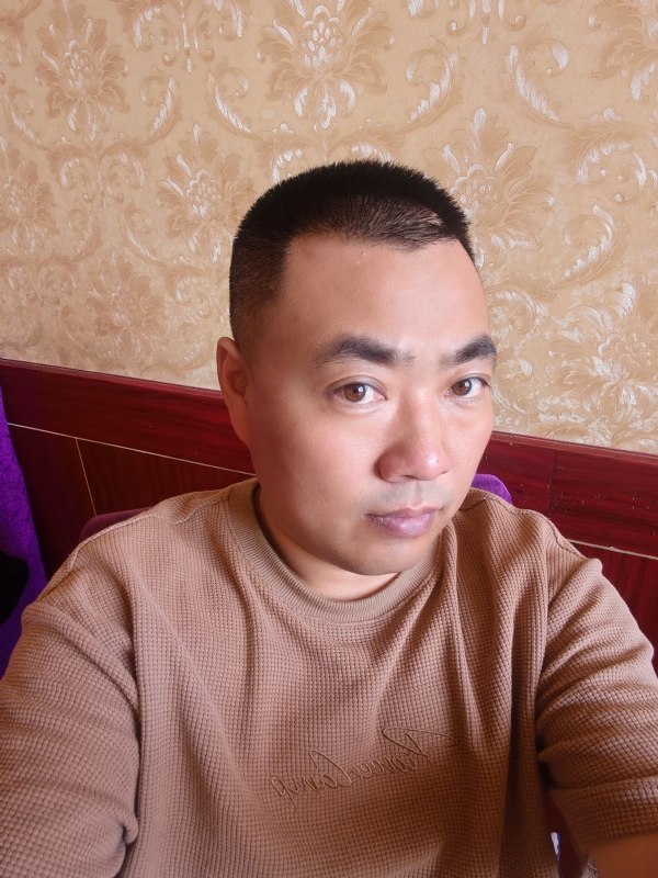 擦亮眼睛向前看的第一张照片--扬州相亲服务中心