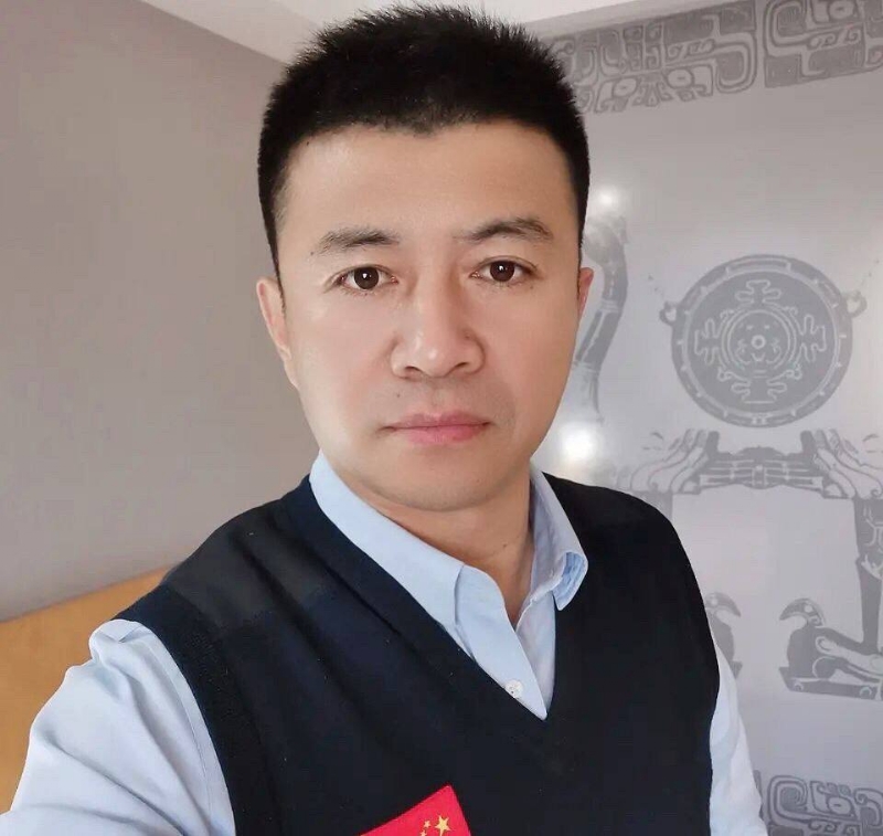 生在红旗下的第一张照片--扬州相亲服务中心