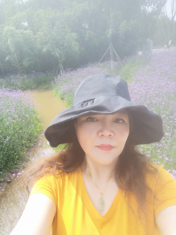 宛霞的第三张照片--扬州相亲服务中心