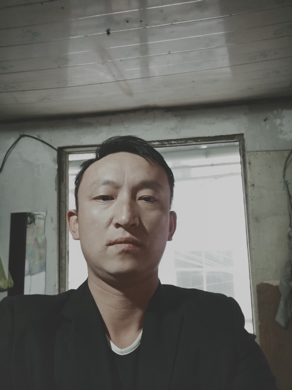 放弃爱你的第一张照片--扬州相亲服务中心