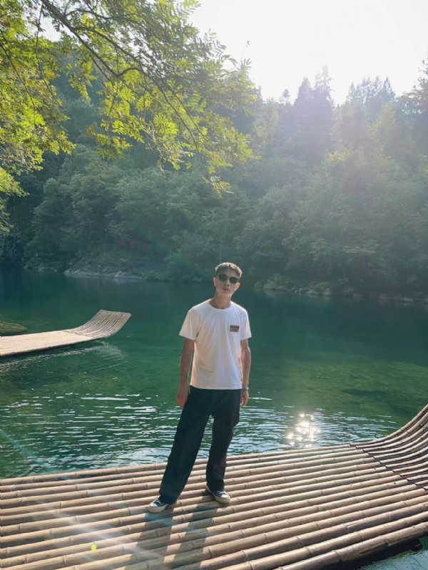 林言的第三张照片--扬州相亲服务中心