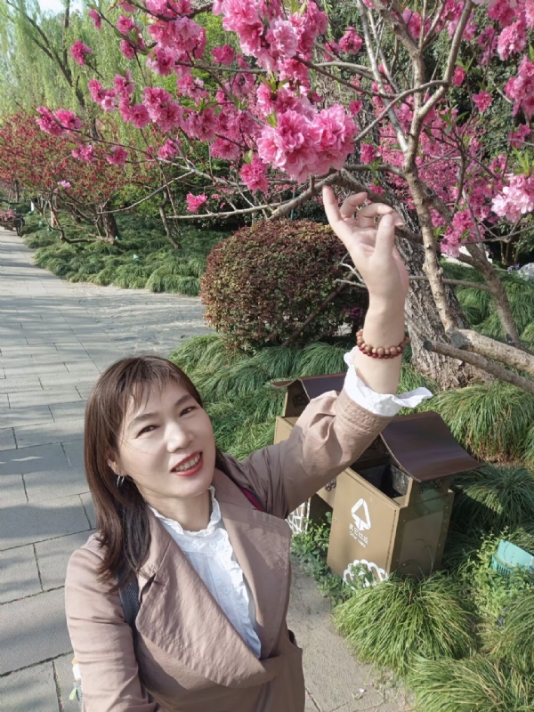 丽娜的第四张照片--扬州相亲服务中心