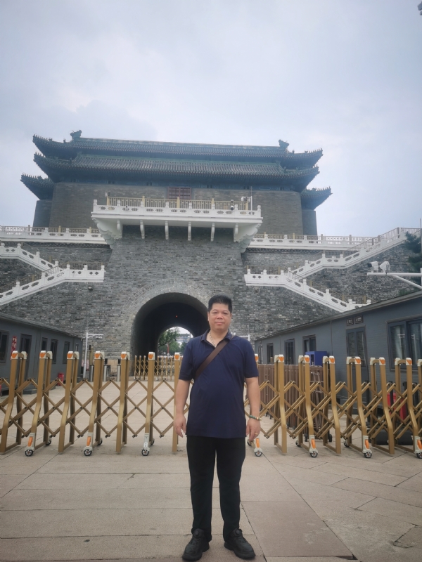 伟哥的第一张照片--扬州相亲服务中心